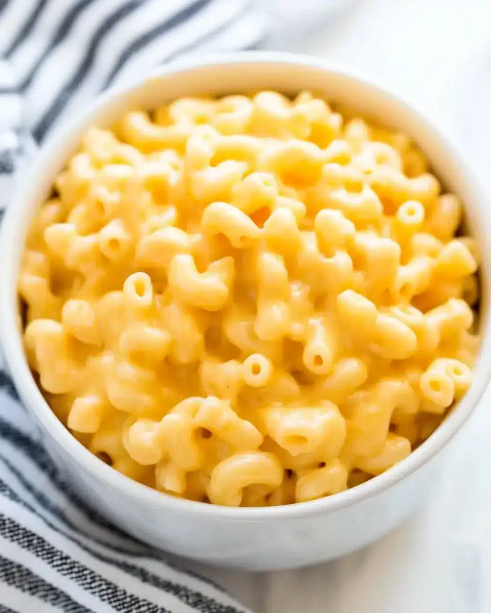 Crockpot Mac and Cheese Delicious Crockpot Mac and Cheese served in a bowl.