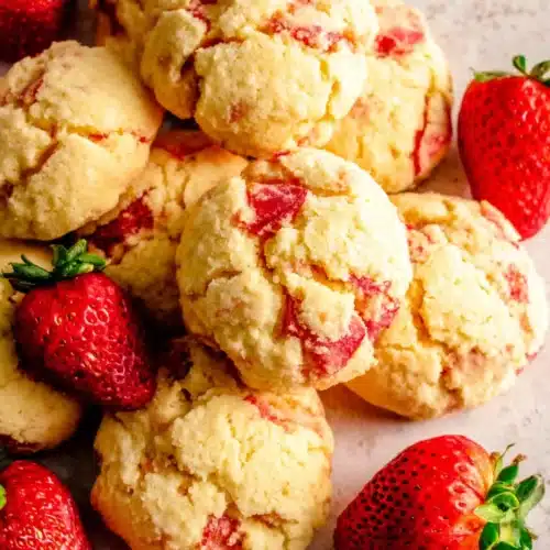 Delicious Strawberry Shortcake Cookies That Delight 1 Sweet strawberry shortcake cookies with juicy strawberries