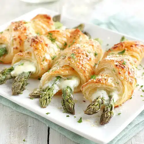 Asparagus Puff Pastry: A Delightful and Easy Dinner Treat 1 delicious asparagus puff pastry bundles with cheese
