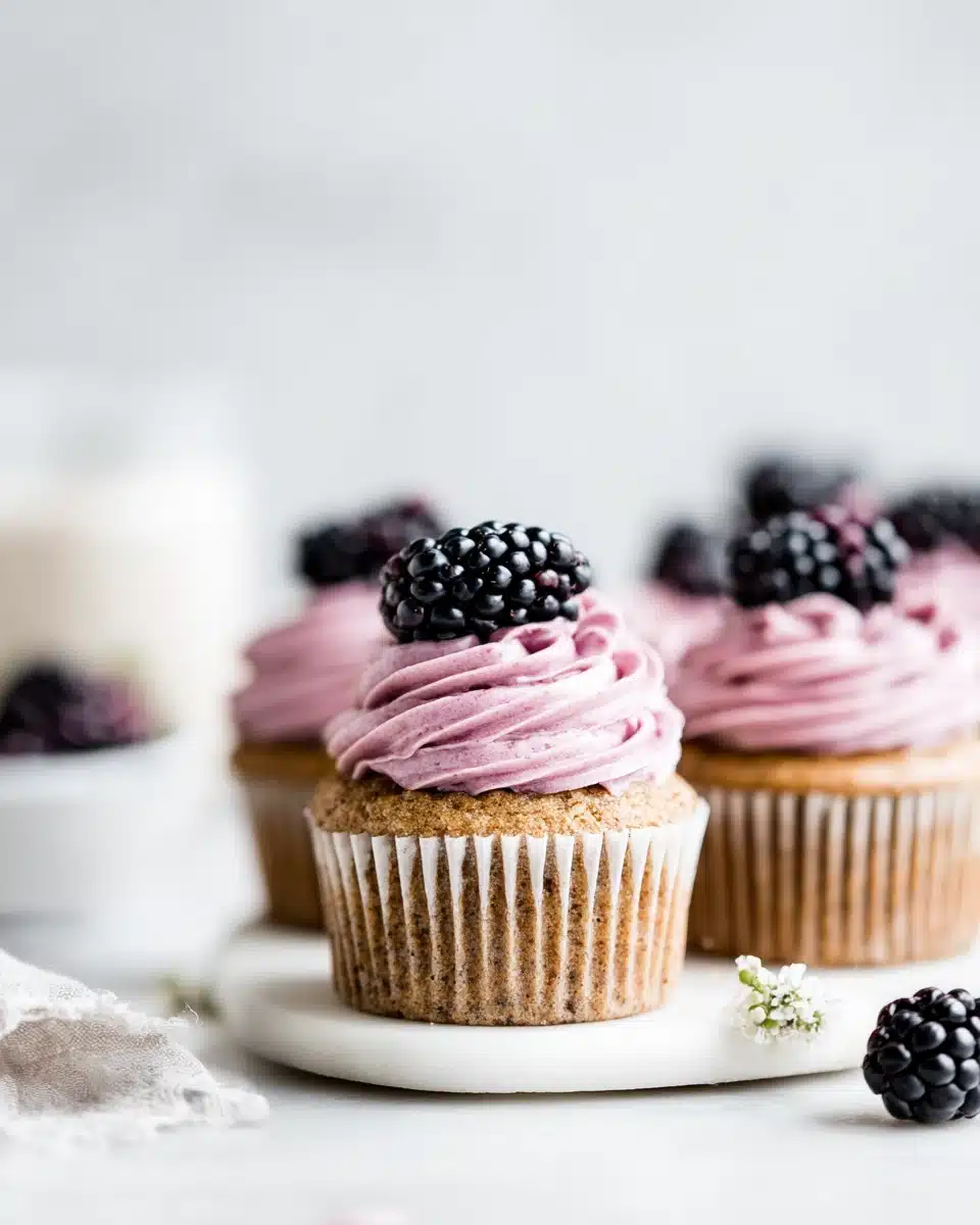 Blackberry Cupcakes with Earl Grey Tea Delicious blackberry cupcakes with Earl Grey flavor.