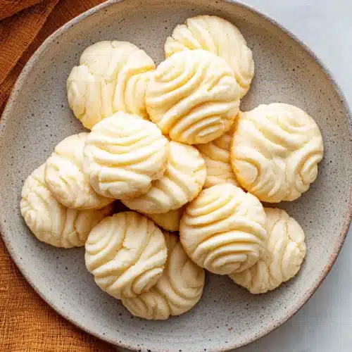 Delicious cornstarch cookies that melt in your mouth.