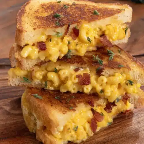 Grilled mac and cheese with crispy bacon