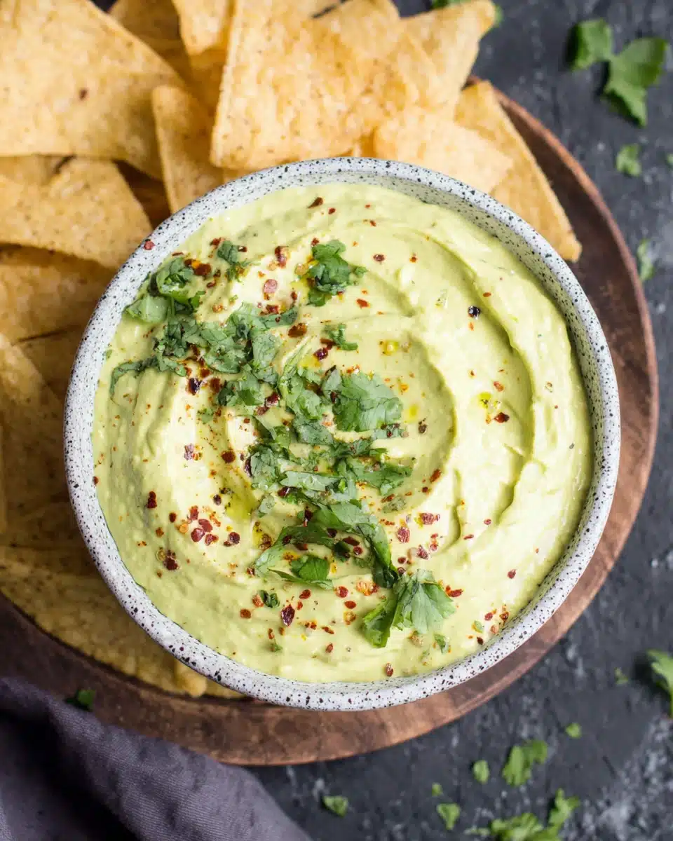 Creamy Avocado Dip: A Deliciously Simple Treat