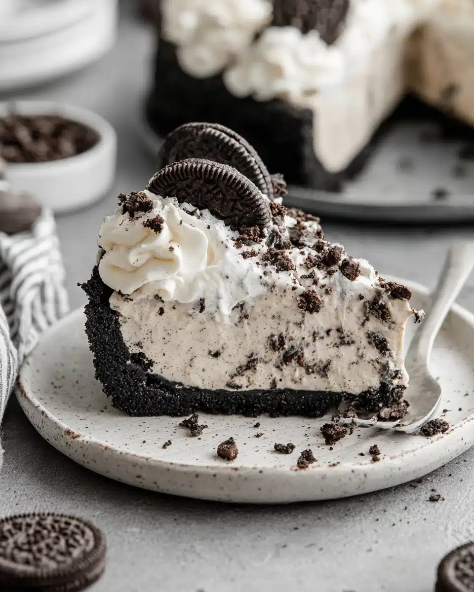 No-Bake Oreo Cheesecake Recipe Oreo dessert recipes collage featuring a no-bake cheesecake.