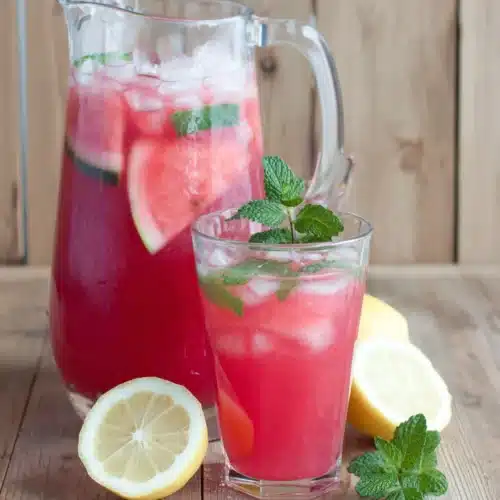 Delicious watermelon lemonade without added sugar for summer refreshment.